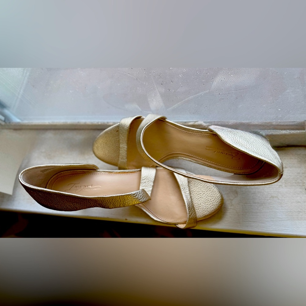 Vince Camuto Gold kitten heels NWOT